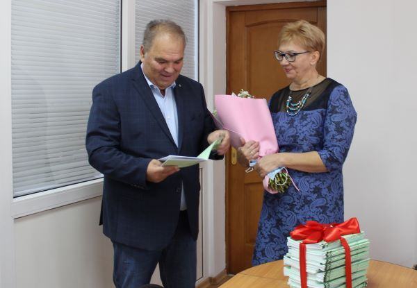 Компания «Прогресс Агро» издала сборник стихов сотрудницы